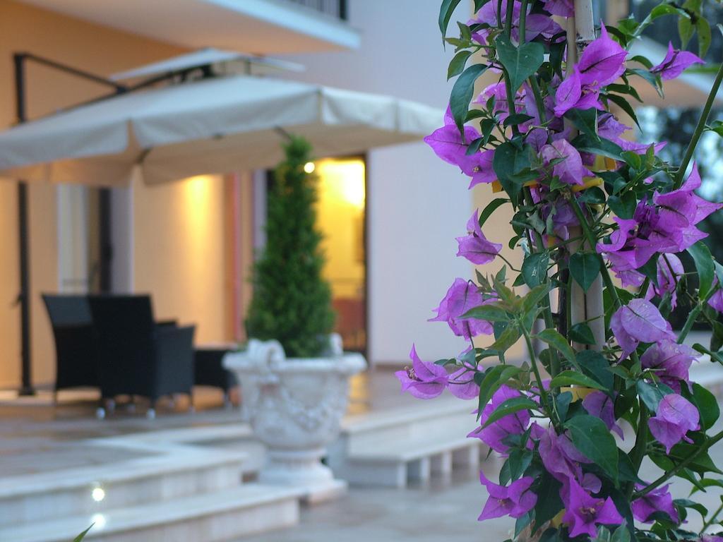 Royals Gate Hotel โรดิการ์กานิโก ภายนอก รูปภาพ